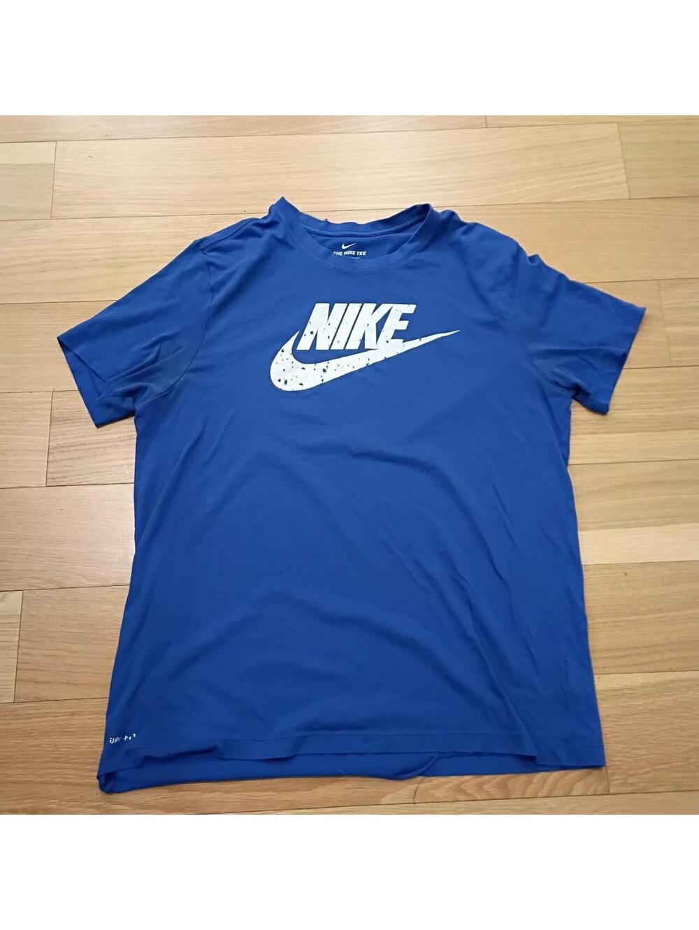 Nike Men's Blue and Navy Tshirt